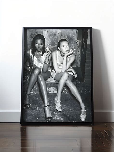 Amazon.com: Naomi Campbell Kate Moss Poster Print High。